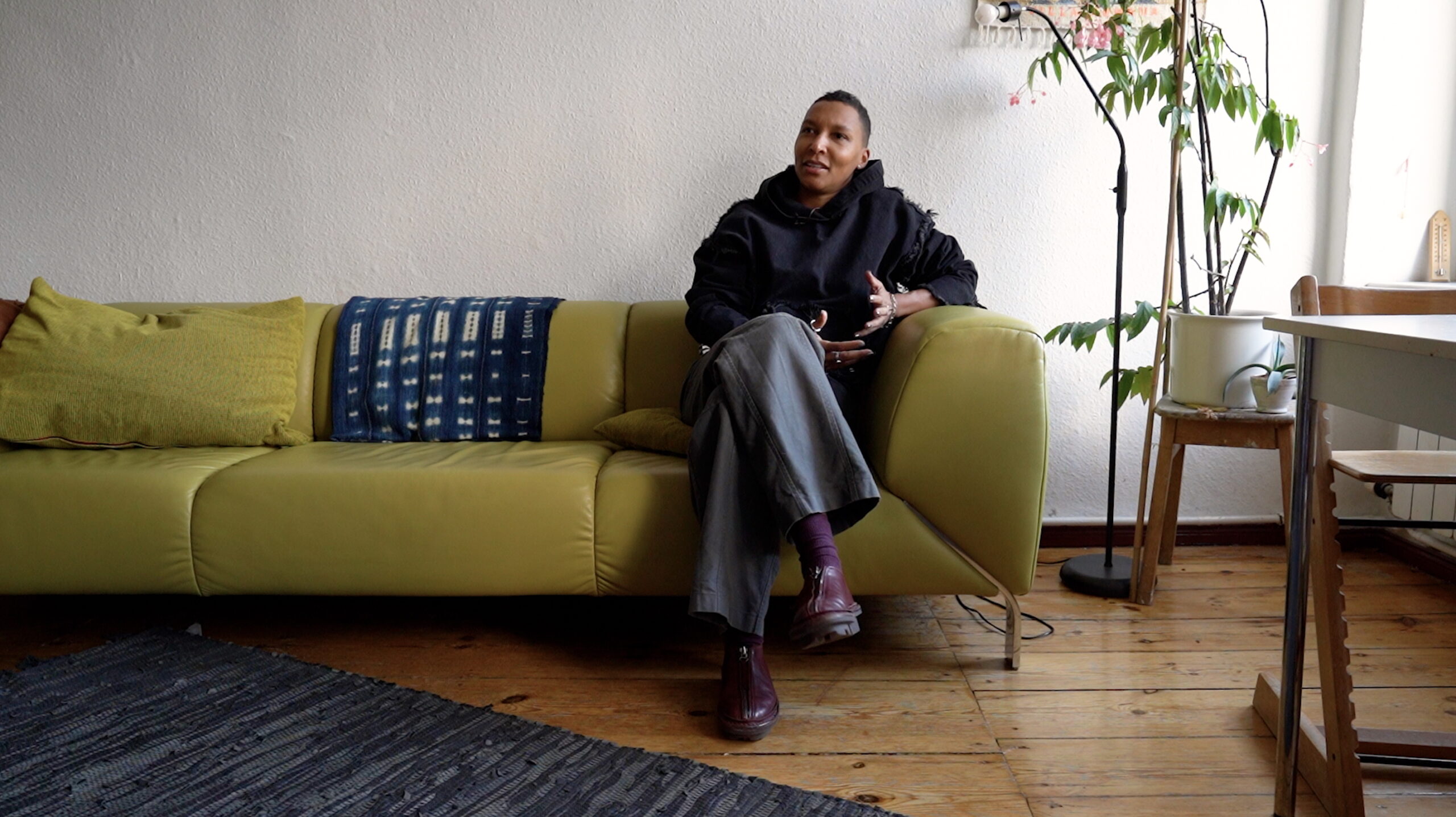 Anike Joyce Sadiq im Gespräch - Berliner Zimmer